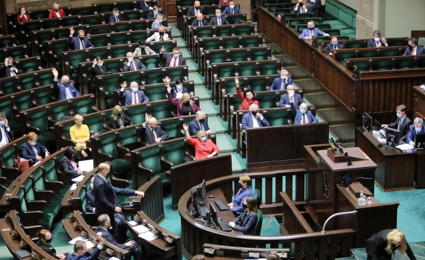 Sejm debatuje nad uchwałą wspierającą działania rządu w negocjacjach budżetu UE