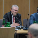 Sejm: Komisja regulaminowa za uchyleniem immunitetu Grzegorzowi Braunowi
