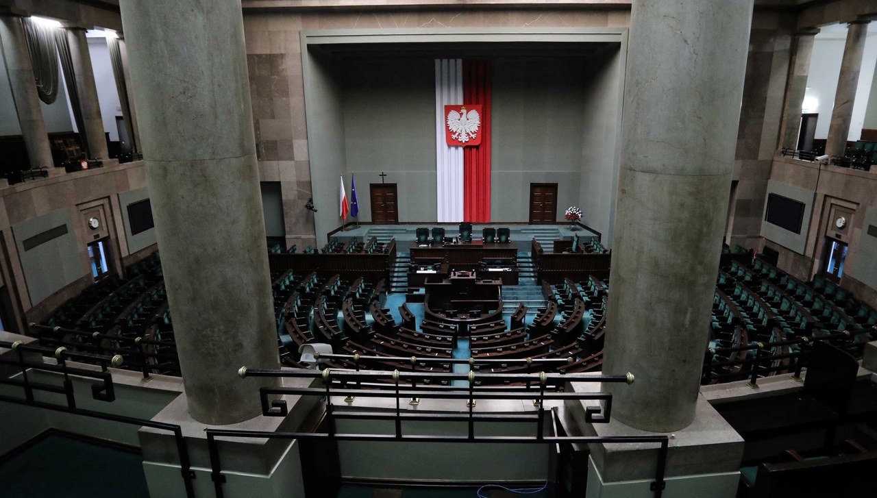 Sejm miał się zająć ustawami dot. Covid-19. Po 40 minutach obrady odroczono