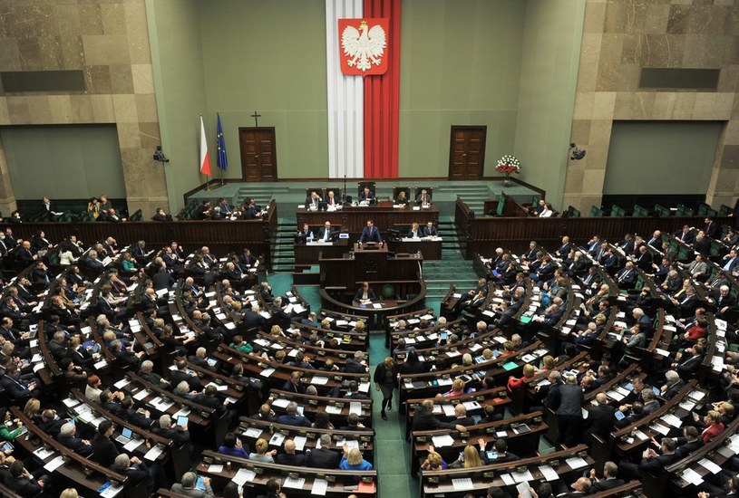 Sejm może skrócić kadencję uchwałą podjętą większością co najmniej 2/3 głosów ustawowej liczby posłów /Jan Bielecki /East News