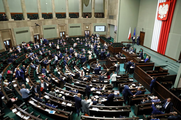 Sejm na drugim czerwcowym posiedzeniu może przyjąć Konstytucję dla Nauki - flagową reformę Jarosława Gowina. /Rafal Guz /PAP