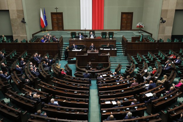 Sejm na specjalnym posiedzeniu przyjął pakiet ustaw rolniczych /Paweł Supernak /PAP