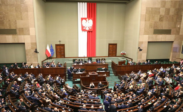 Sejm o stanie wyjątkowym. KO przeciwko, Konfederacja „warunkowo” popiera