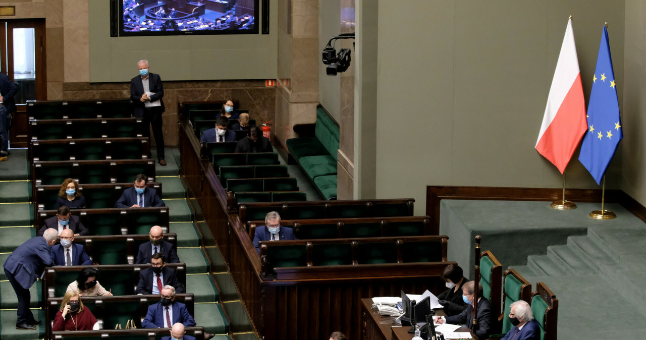 Sejm odkłada głosowanie w sprawie likwidacji OFE /Piotr Molecki /East News