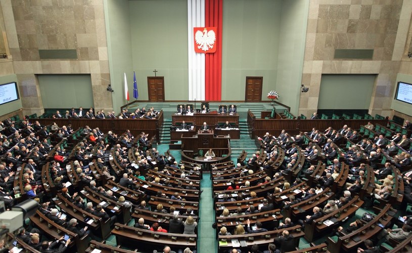 Sejm odrzucił obywatelski projekt nowelizacji ustawy o systemie oświaty /Stanisław Kowalczuk /Reporter