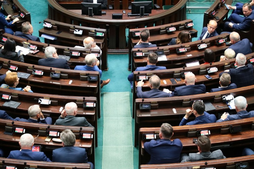 Sejm odrzucił poprawki Senatu utrzymujące czasowe obligo giełdowe dla sprzedaży energii elektrycznej. Zdj. ilustracyjne /Piotr Molecki /East News
