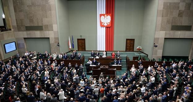 Sejm odrzucił projekt SLD ws. odliczania VAT od kupna samochodów /PAP