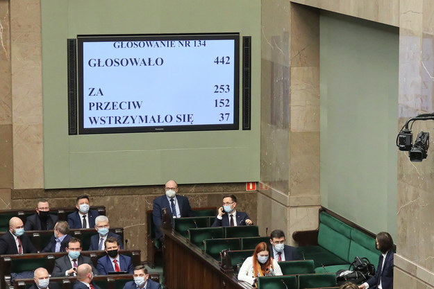 Sejm odrzucił projekt ustawy o testowaniu pracowników pod kątem zakażenia SARS-CoV-2 / 	Paweł Supernak   /PAP
