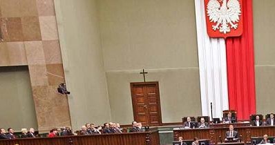 Sejm odrzucił przygotowany przez PiS projekt ustawy, który miał zablokować ewentualne podwyżki VAT /AFP