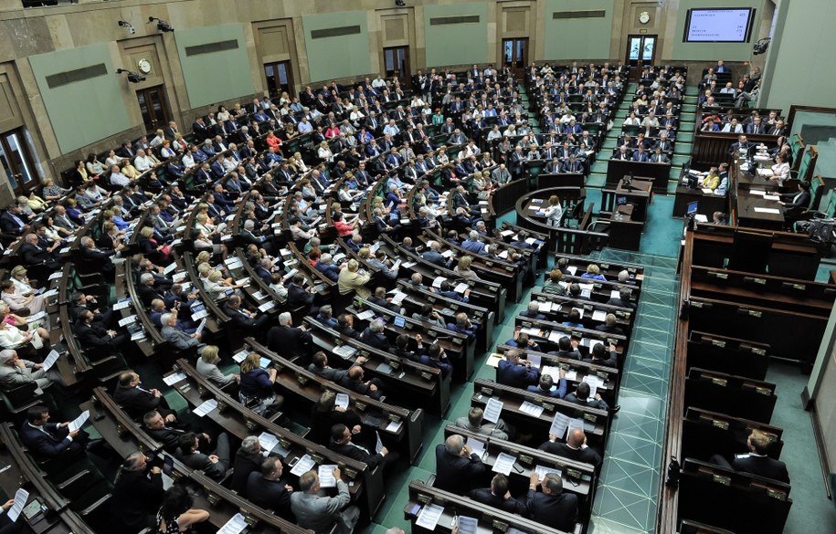 Sejm ograniczył m.in. posłom immunitety w sprawach drogowych /Marcin Obara /PAP