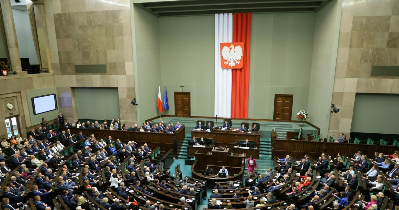 Sejm przyjął budżet na przyszły rok. TK, KRS i IPN dostaną mniej pieniędzy /Adam Burakowski/East News /East News