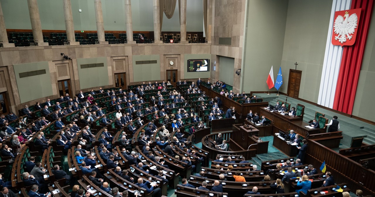 Sejm przyjął doprecyzowujące poprawki w ustawie likwidującej Centralną Informację Emerytalną. Zdj. ilustracyjne /Mateusz Włodarczyk /AFP