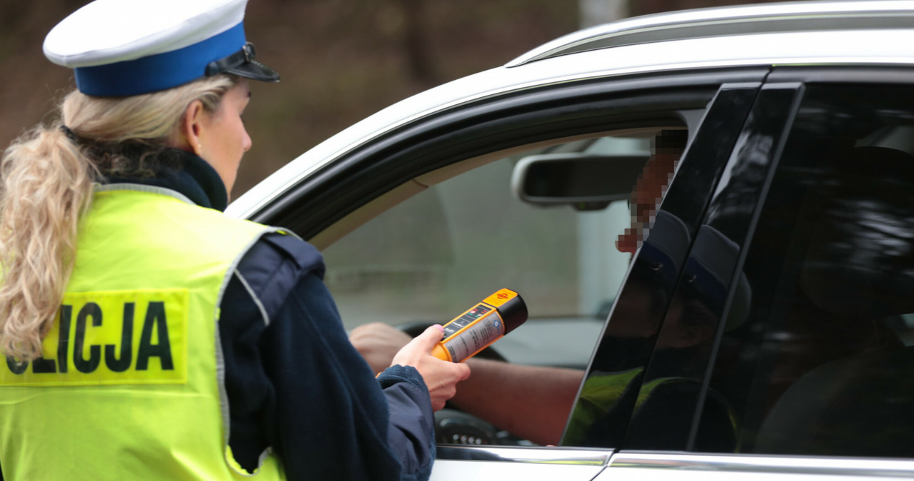 Sejm przyjął nowelizację prawa - za jazdę po alkoholu można stracić auto /PIOTR JEDZURA/REPORTER /East News