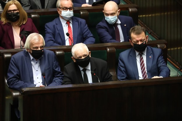 Sejm przyjął uchwałę ws. zawieszenia handlu uprawnieniami do emisji /Tomasz Gzell /PAP