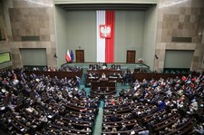 Sejm przyjął ustawę medialną. Gorące posiedzenie. Zapis relacji na żywo