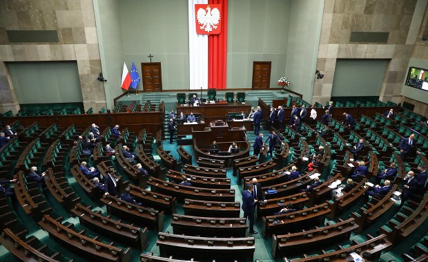 Sejm szkodzi nie tylko sobie
