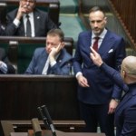 Sejm uchwalił "lex Romanowski". Nowe przepisy dot. uposażeń posłów 