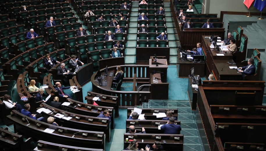 Sejm uchwalił ustawę o udzielaniu pomocy publicznej w celu ratowania lub restrukturyzacji przedsiębiorców. /Leszek Szymański /PAP