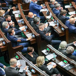 Sejm uchwalił ustawę obniżającą akcyzę na paliwa i prąd
