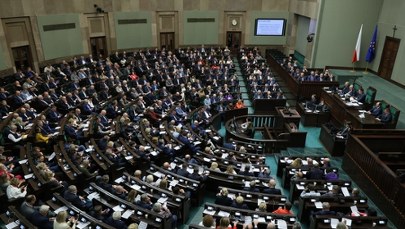 Sejm uchwalił ustawę okołobudżetową na 2026 rok 