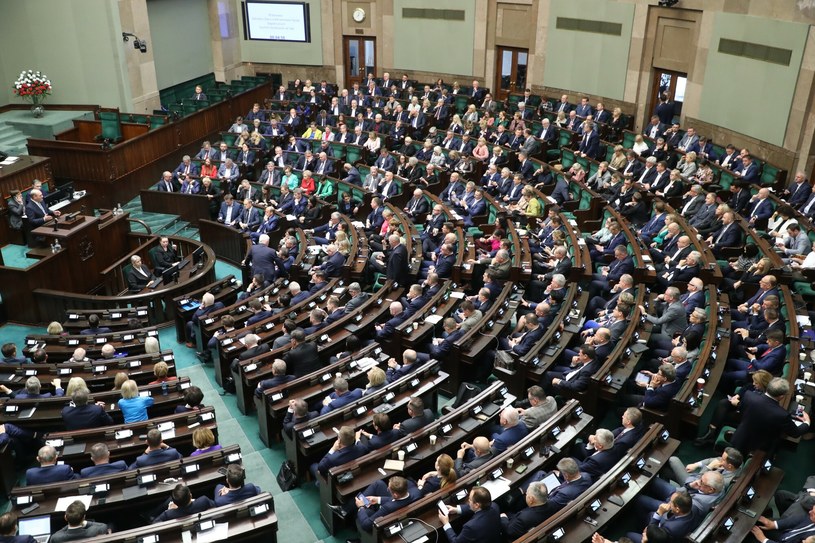 Sejm wznawia obrady. Niepewność wokół Kamińskiego i Wąsika