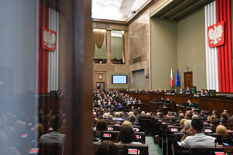 Sejm zaczyna obrady.  Posłowie debatują nad naprawą TK