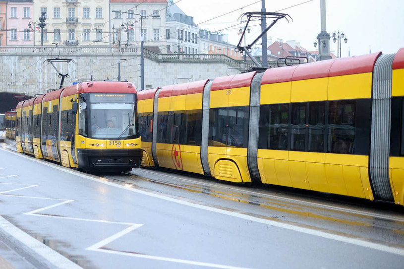 Sejm zdecydował - motorniczy, maszyniści i kierowcy w publicznym transporcie pasażerskim będą funkcjonariuszami publicznymi / Andrzej Iwanczuk /East News