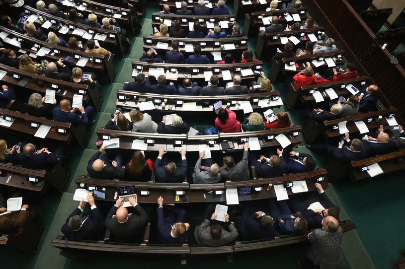 Sejm zdecydował w sprawie projektu o funduszu kompensacyjnym /Tomasz Gzell /PAP
