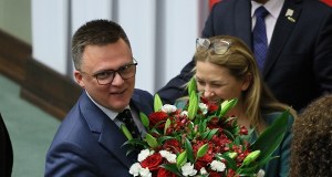 "Sejmflix", gaśnica Brauna i "zamach stanu". Hołownia podpisał rezygnację