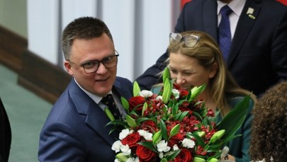 "Sejmflix", gaśnica Brauna i "zamach stanu". Hołownia podpisał rezygnację