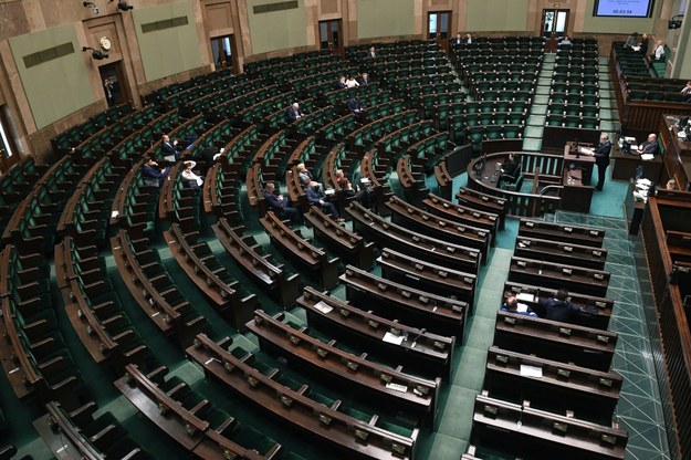 Sejmowa sala posiedzeń /Radek Pietruszka /PAP