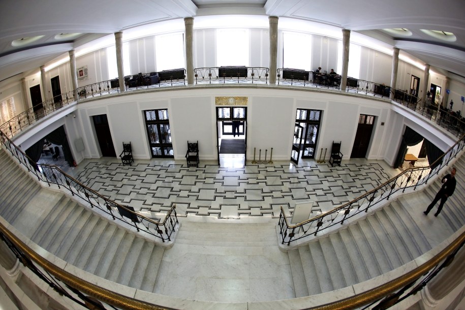 Sejmowe korytarze /PAP/Tomasz Gzell /PAP