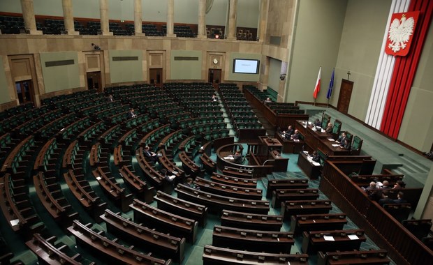 Sejmowi "podróżnicy" nie chcą tłumaczyć się z wyjazdów
