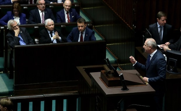 Sejmowy ekspres przeforsował przepisy dot. cen wody. "Premier przypomina pierwszego sekretarza"