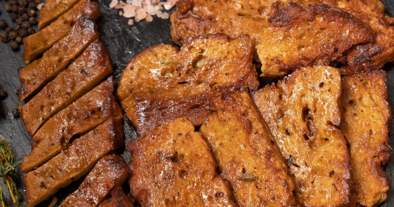 Sejtan świetnie zastępuje mięso. Poznaj przepis na sejtan i wykorzystaj go w kuchni /Adela Srinivasan /Canva Pro