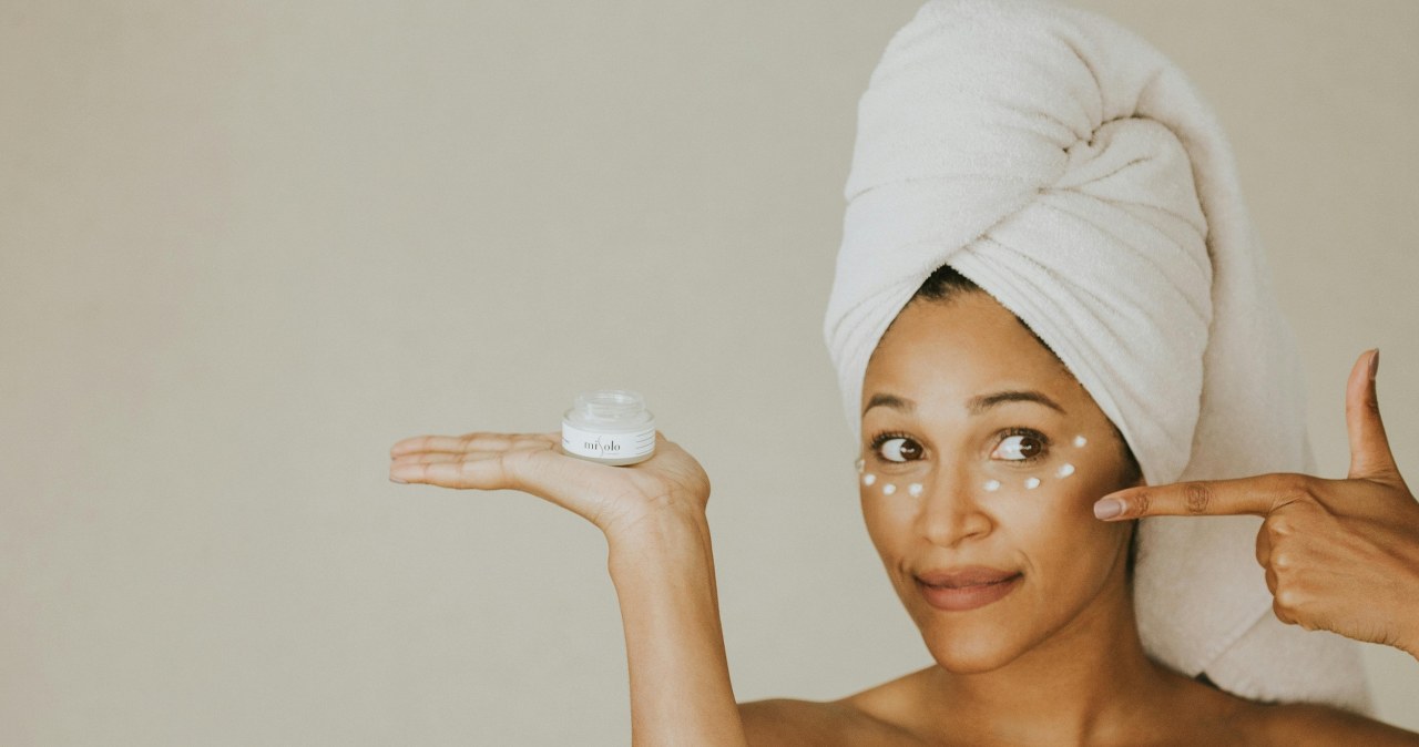 Sekret zimowej pielęgnacji okolic oczu. Na co zwrócić uwagę, gdy robi się zimno? /Misolo Cosmetic /pexels.com
