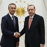 Sekretarz generalny NATO chwali Turcję za walkę z Państwem Islamskim
