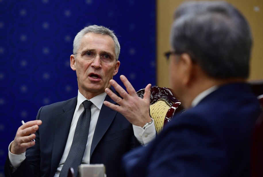 Sekretarz generalny NATO Jens Stoltenberg podczas wizyty w stolicy Korei Południowej Seulu /Kim Min-Hee / POOL /PAP/EPA