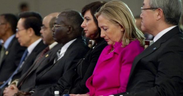 Sekretarz stanu Hilary Clinton i jej BlackBerry /AFP