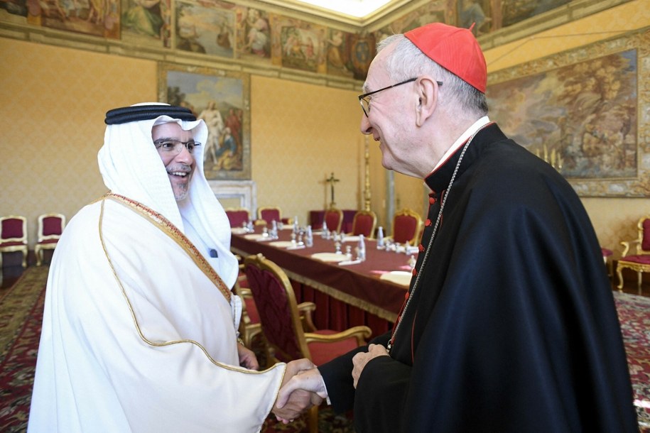 Sekretarz stanu Stolicy Apostolskiej, kardynał Pietro Parolin, spotyka się z Jego Królewską Wysokością księciem Salmanem bin Hamadem Al Khalifą, następcą tronu i premierem Królestwa Bahrajnu. /ABACA/Abaca/East News /East News