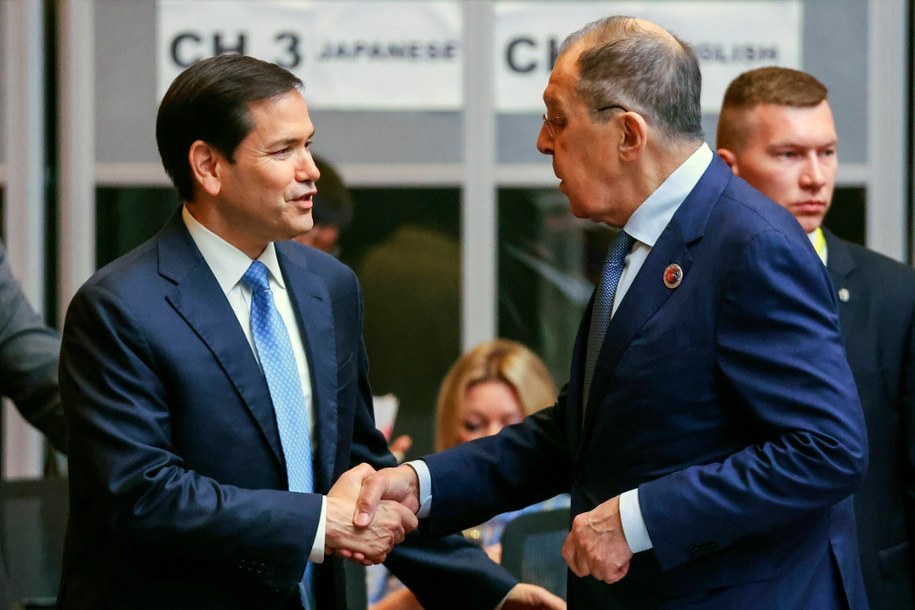 Sekretarz stanu USA Marco Rubio i szef MSZ Rosji Siergiej Ławrow / 	FAZRY ISMAIL    /PAP/EPA