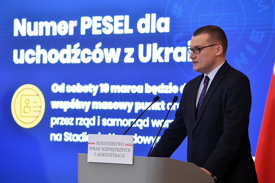 Sekretarz stanu w Ministerstwie Spraw Wewnętrznych i Administracji Paweł Szefernaker podczas konferencji prasowej. /Piotr Nowak /PAP