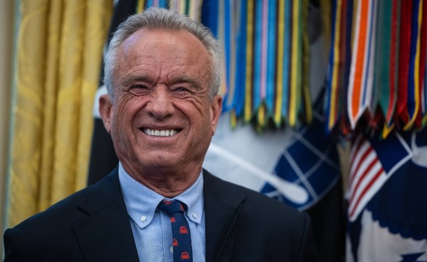 Sekretarz zdrowia pozbawił szopa genitaliów. Jego dzieci czekały w aucie