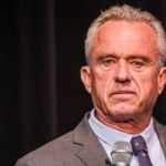 ​Sekretarz zdrowia USA szokuje wyznaniem. "Wciągałem kokainę z desek sedesowych"