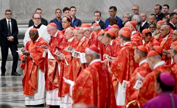 Sekrety Watykanu: Jak naprawdę wybiera się papieża?