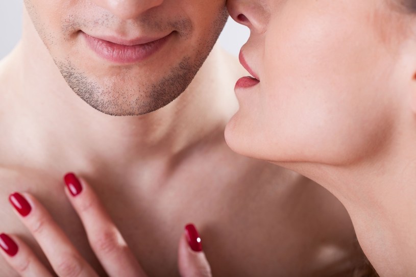 Seks oralny sprzyja przenoszeniu HPV do gardła i okolic jamy ustnej /123RF/PICSEL