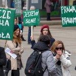 "Seks tak, seksizm nie", "Kobiety są mądre". Ulicami polskich miast przeszły manify