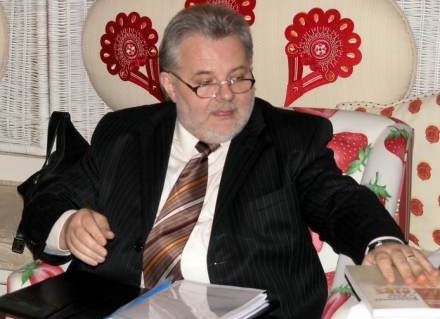 Seks w życiu człowieka jest bardzo ważny, bez względu na wiek - twierdzi prof. Izdebski /INTERIA.PL