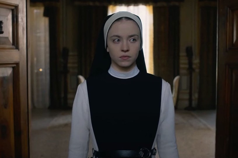 Seksowna aktorka zagrała zakonnicę. Cud, który przeradza się koszmar