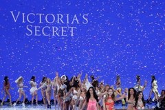 Seksowne jak zwykle! Aniołki Victoria's Secret znów na wybiegu. Wśród nich dwie Polki